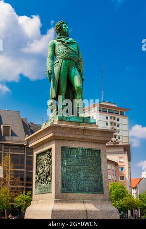 Schöne Ansicht der Statue des französischen Revolutionsgenerals Jean-Baptiste Kléber in der Mitte des Platzes Place Kléber in Straßburg. Die... Stockfoto