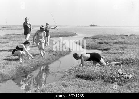 Urlauber auf der Nordseeinsel Juist, Deutschland 1930er Jahre. Urlauber auf der ostfriesischen Insel Juist, Deutschland 1930. Stockfoto