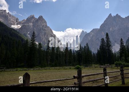 Eine spektakuläre Landschaft der Dolomitengipfel im Val Fiscalina Stockfoto
