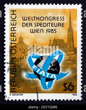 ÖSTERREICH - UM 1985: Eine in Österreich gedruckte Briefmarke zeigt View of Vienna, International Association of Forwarding Agents, World Congress, Wien, Cir Stockfoto