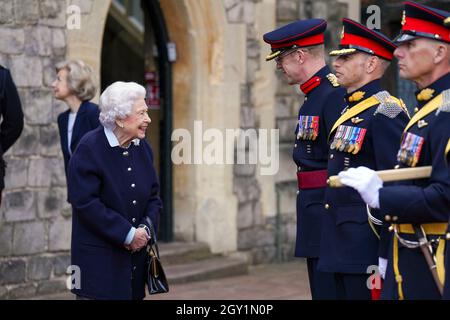 Königin Elizabeth II. Trifft sich mit Mitgliedern des Royal Regiment of Canadian Artillery im Schloss Windsor. Bilddatum: Mittwoch, 6. Oktober 2021. Stockfoto