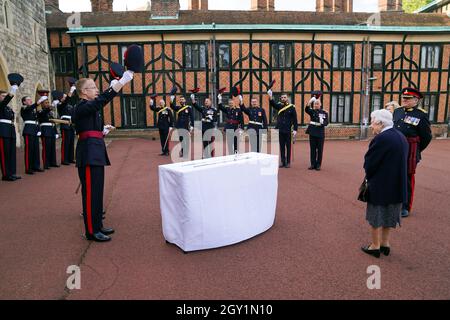 Königin Elizabeth II. Trifft sich mit Mitgliedern des Royal Regiment of Canadian Artillery im Schloss Windsor. Bilddatum: Mittwoch, 6. Oktober 2021. Stockfoto