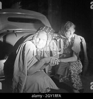 Mit Dem Opel Olympia Unterwegs in der Wachau in Österreich, Deutschland, 1930er Jahre. Auf der Straße mit einem Opel Modell Olympia im Bereich Wachau in Österreich, Deutschland der 1930er Jahre. Stockfoto