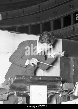 Vorbereitung einer Aufführung an der Oper, Deutschland 1940er Jahre. Vorbereitung einer Opernaufführung, Deutschland 1940er Jahre. Stockfoto