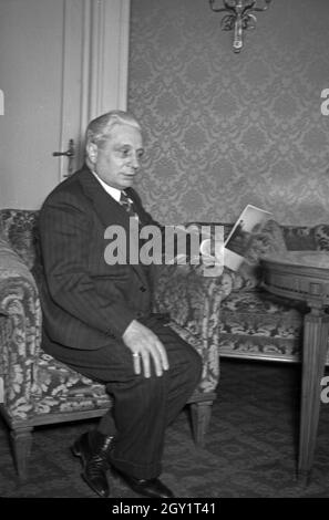 Vorbereitung einer Aufführung an der Oper, Deutschland 1940er Jahre. Vorbereitung einer Opernaufführung, Deutschland 1940er Jahre. Stockfoto