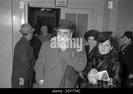 Vorbereitung einer Aufführung an der Oper, Deutschland 1940er Jahre. Vorbereitung einer Opernaufführung, Deutschland 1940er Jahre. Stockfoto