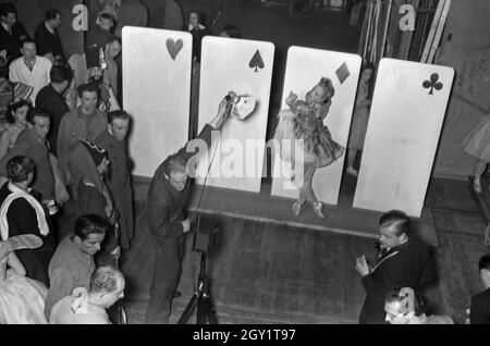 Vorbereitung einer Aufführung an der Oper, Deutschland 1940er Jahre. Vorbereitung einer Opernaufführung, Deutschland 1940er Jahre. Stockfoto