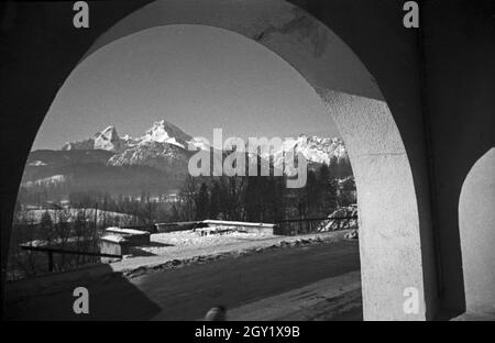 Unterwegs im Berchtesgadener Land, hier: Blick auf den Watzmann, Deutschland 1940er Jahre. Um Berchtesgaden, Deutschland 1940er Jahre. Stockfoto