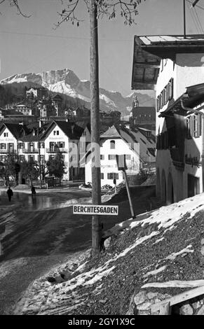Unterwegs im Berchtesgadener Land, hier: Hotel und Gasthaus Schwabenwirt, Deutschland 1940er Jahre. Rund um Berchtesgaden, hier: Hotel und Restaurant Schwabenwirt, Deutschland 1940er Jahre. Stockfoto