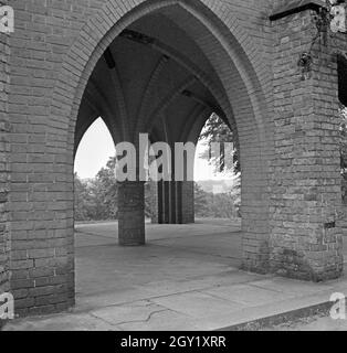 Reproduktion aus der Sammlung Edwin Redslob: ein altes Stadttor in Berlin, Deutschland, 1930er Jahre. Reproduktion von Edwin Redslob Sammlung: Eine alte Berlin City Gate, Deutschland 1930. Stockfoto