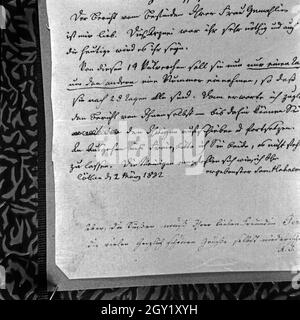 Reproduktion aus der Sammlung Edwin Redslob: Manuskript mit der Handschrift von Samuel Hahnemann, Deutschland 1930er Jahre. Reproduktion von Edwin Redslob Sammlung: manuscpript mit der Handschrift von Samuel Hahnemann, Deutschland 1930. Stockfoto