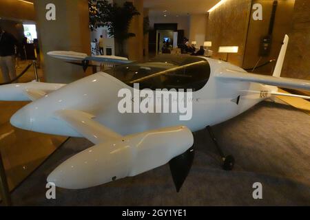 Kitty Hawk pilotloses Flugzeug in der Lobby des Hilton Hotel Beverly Hills Stockfoto