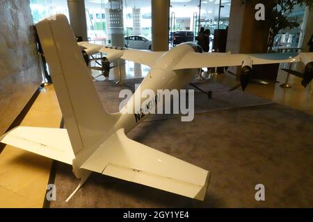 Kitty Hawk pilotloses Flugzeug in der Lobby des Hilton Hotel Beverly Hills Stockfoto