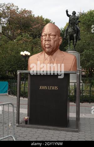 Skulptur von John Lewis, Bürgerrechtler und US-Staatsmann auf dem New Yorker Union Square, USA Stockfoto