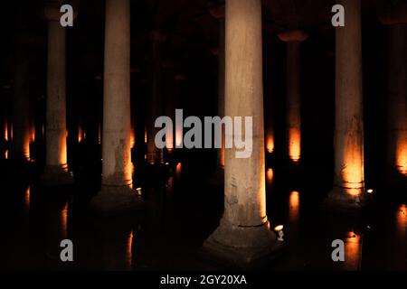 Istanbul, Türkei; 26. Mai 2013: Innenansicht der Basilika Zisterne. Stockfoto