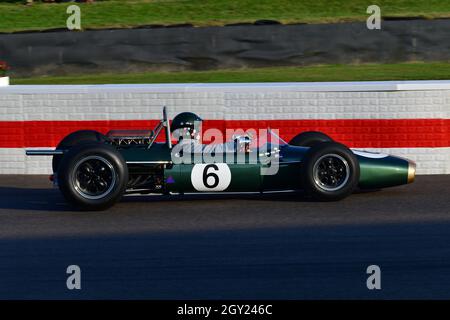 James King, Brabham-Climax BT7, Glover Trophy, 1500 ccm große Prix-Fahrzeuge, die zwischen 1961 und 1965 gefahren sind, Goodwood Revival 2021, Goodwood, Chichester, W Stockfoto