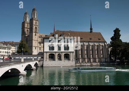 Grossmünster und Wasserkirche Stockfoto
