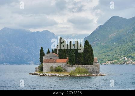 Kloster St. Georg auf einer abgelegenen Insel in der Adria in Montenegro Stockfoto