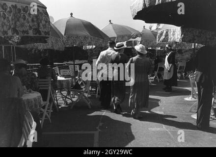 Café Terrasse der Villa Berg in Stuttgart, Deutschland, 1930er Jahre. Das Café Terrasse der Villa Berg in Stuttgart, Deutschland 1930. Stockfoto