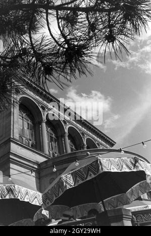 Café Terrasse der Villa Berg in Stuttgart, Deutschland, 1930er Jahre. Das Café Terrasse der Villa Berg in Stuttgart, Deutschland 1930. Stockfoto