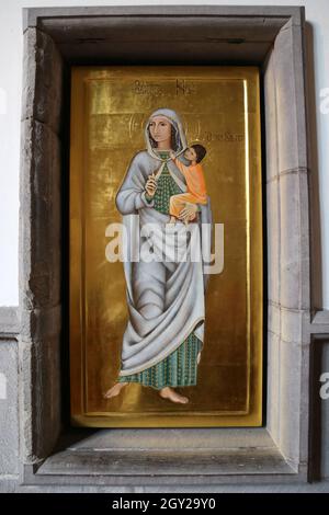 Ikone des Heiligen Non (Mutter des Heiligen Davids) (2012, Sara Crisp), St. David's Shrine, St. David's Cathedral, Pembrokeshire, Wales, Vereinigtes Königreich, Vereinigtes Königreich, Europa Stockfoto