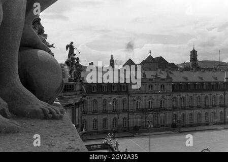 Blick in den Ehrenhof des Neuen strapaziert in Stuttgart, Deutschland, 1930er Jahre. Blick auf den Innenhof des Neuen Schlosses in Stuttgart, Deutschland 1930. Stockfoto