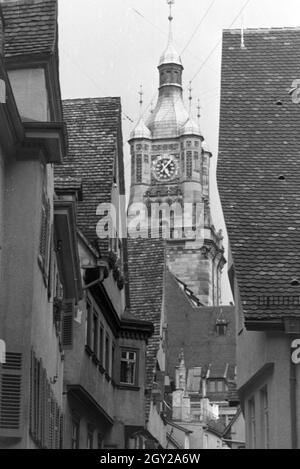 Der Turm des alten Stuttgarter Rathauses, das im Zweiten Weltkrieg zerstört wurde, Deutschland 1930er Jahre. Der Turm der alten Rathaus Stuttgart, die während des Zweiten Weltkrieges zerstört wurde, Deutschland 1930. Stockfoto