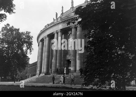 Das Opernhaus des Stuttgarter Staatstheaters, Deutschland 1930er Jahre. Das Opernhaus der Staatstheater Stuttgart, Deutschland 1930. Stockfoto