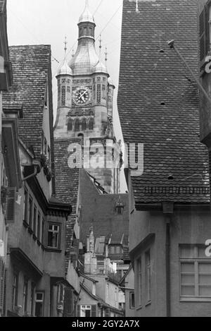 Der Turm des alten Stuttgarter Rathauses, das im Zweiten Weltkrieg zerstört wurde, Deutschland 1930er Jahre. Der Turm der alten Rathaus Stuttgart, die während des Zweiten Weltkrieges zerstört wurde, Deutschland 1930. Stockfoto