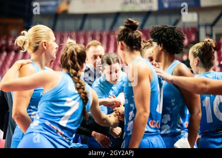 Venedig, Italien. Oktober 2021. KSC Szekszard während Umana Reyer Venezia gegen KSC Szekszard, Basketball Euroleague Women Championship in Venedig, Italien, Oktober 06 2021 Quelle: Independent Photo Agency/Alamy Live News Stockfoto