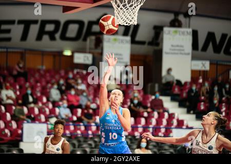 Venedig, Italien. Oktober 2021. Gereben Livia (KSC Szekszard) während Umana Reyer Venezia gegen KSC Szekszard, Basketball Euroleague Women Championship in Venedig, Italien, Oktober 06 2021 Quelle: Independent Photo Agency/Alamy Live News Stockfoto