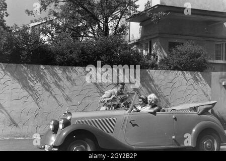 Ein Ausflug mit dem Auto nach Stuttgart, Deutschland 1930er Jahre. Ein Auto Reise nach Stuttgart, Deutschland 1930. Stockfoto