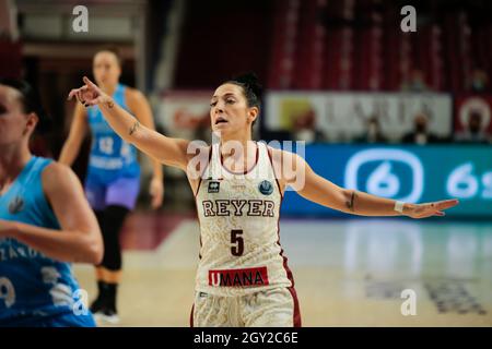 Venedig, Italien. Oktober 2021. Debora Carangelo (Umana Reyer Venezia) während Umana Reyer Venezia gegen KSC Szekszard, Basketball Euroleague Women Championship in Venedig, Italien, Oktober 06 2021 Quelle: Independent Photo Agency/Alamy Live News Stockfoto