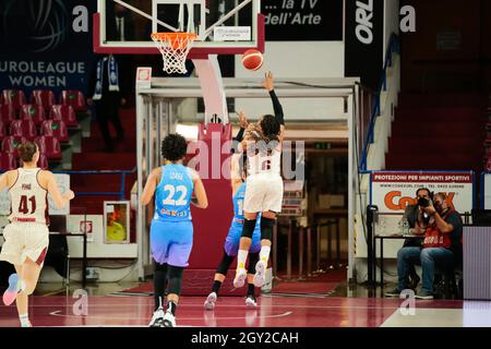 Venedig, Italien. Oktober 2021. Kayla Thornton (Umana Reyer Venezia) während Umana Reyer Venezia gegen KSC Szekszard, Basketball Euroleague Women Championship in Venedig, Italien, Oktober 06 2021 Quelle: Independent Photo Agency/Alamy Live News Stockfoto