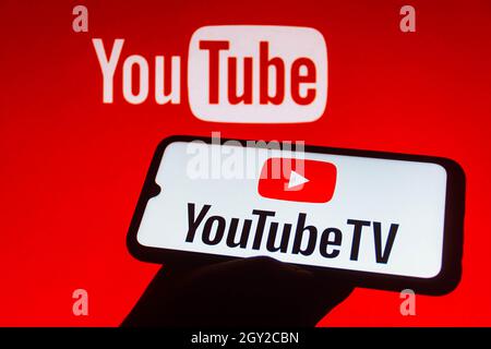 Brasilien. Oktober 2021. In dieser Abbildung wird das YouTube-TV-Logo auf einem Smartphone angezeigt. (Foto von Rafael Henrique/SOPA Images/Sipa USA) Quelle: SIPA USA/Alamy Live News Stockfoto
