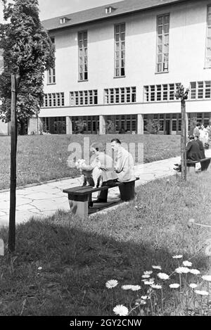 Ein Ausflug zur Ruprecht-Karls-Universität in Heidelberg, Deutsches Reich 30er Jahre. Ein Ausflug in die Ruprecht-Karls-Universität in Heidelberg; Deutschland 1930. Stockfoto