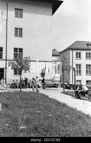 Ein Ausflug zur Ruprecht-Karls-Universität in Heidelberg, Deutsches Reich 30er Jahre. Ein Ausflug in die Ruprecht-Karls-Universität in Heidelberg; Deutschland 1930. Stockfoto