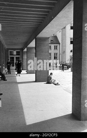 Ein Ausflug zur Ruprecht-Karls-Universität in Heidelberg, Deutsches Reich 30er Jahre. Ein Ausflug in die Ruprecht-Karls-Universität in Heidelberg; Deutschland 1930. Stockfoto