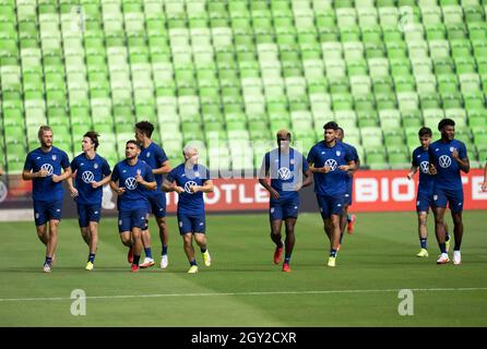 Austin, Texas, USA. Oktober 2021. Am Mittwoch, den 6. Oktober 2021, werden sich Mitglieder der US Men's National Team (USMNT) im 2. Quartal von Austin zum Training aufwärmen. Das US-Team wird am Donnerstag in einem Qualifikationsspiel zur WM gegen Jamaika antreten. Kredit: Bob Daemmrich/Alamy Live Nachrichten Stockfoto