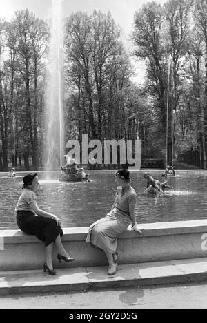 Ein Ausflug zum Schloss Schwetzingen, Deutsches Reich 30er Jahre. Eine Exkursion nach Schwetzingen; Deutschland 1930. Stockfoto