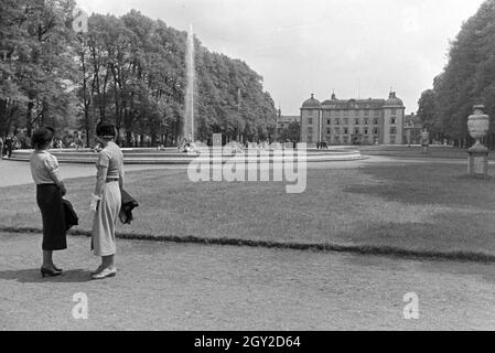 Ein Ausflug zum Schloss Schwetzingen, Deutsches Reich 30er Jahre. Eine Exkursion nach Schwetzingen; Deutschland 1930. Stockfoto