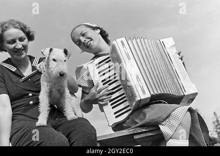 Frauen beim Musizieren, Deutsches Reich 30er Jahre. Frauen machen Musik, Deutschland 1930. Stockfoto