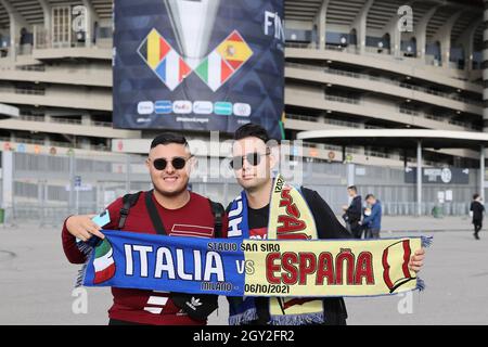 Mailand, Italien. Oktober 2021. Fans besuchen während des UEFA Nations League Finals 2021 Halbfinalspiels zwischen Italien und Spanien im Giuseppe Meazza Stadium, Mailand, Italien am 06. Oktober 2021 Quelle: Independent Photo Agency/Alamy Live News Stockfoto