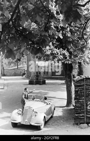 Ein Ausflug nach Freiburg im Breisgau, Deutsches Reich 30er Jahre. Eine Exkursion nach Freiburg im Breisgau, Deutschland 1930. Stockfoto