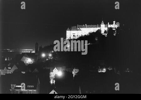 Heidenheim an der Brenz bei Nacht, Deutsches Reich 30er Jahre. Heidenheim an der Brenz in der Nacht, Deutschland 1930. Stockfoto