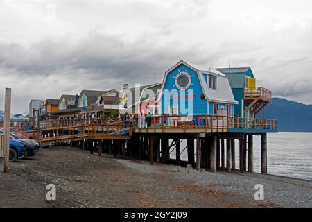 Bunte Holzgeschäfte in Homer Spit, Homer, Alaska, USA Stockfoto