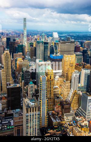 NEW YORK, USA - 29. SEPTEMBER 2018: MANHATTAN, NEW YORK CITY. Skyline von Manhattan und Wolkenkratzer aus der Luft. New York City, USA. Stockfoto