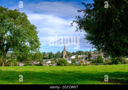 Im Forest of Dean, Gloucestershire, England, Großbritannien, steht das Dorf Ruardean und die Kirche St. Johannes des Täufers. 2021 Stockfoto