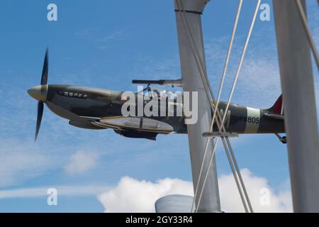 Air to Air Spitfire über Duxford Stockfoto