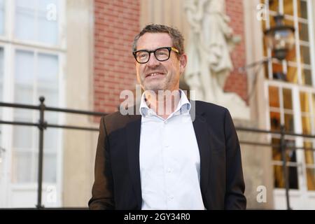 Potsdam, Deutschland. Oktober 2021. Potsdam:rund 100 internationale Vertreter aus Medien, Politik und Wissenschaft diskutieren beim M100 Sanssouci Colloquium und der Verleihung des M100 Media Award über die Herausforderungen, denen sich Medien und Demokratie in einer Zeit scheinbar 'ewiger Krisen' gegenübersehen und wie sie mit dieser Verantwortung umgehen. (Foto: Simone Kuhlmey/Pacific Press) Quelle: Pacific Press Media Production Corp./Alamy Live News Stockfoto